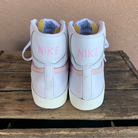 - Nike Men’s Blazer Mid 77 Shoe - Picture 5 of 8